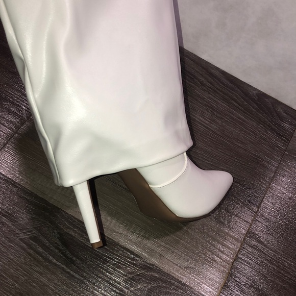 Shoe Dazzle No Regrets Fold White Heeled Boots with Stiletto Heel New - Picture 6 of 8